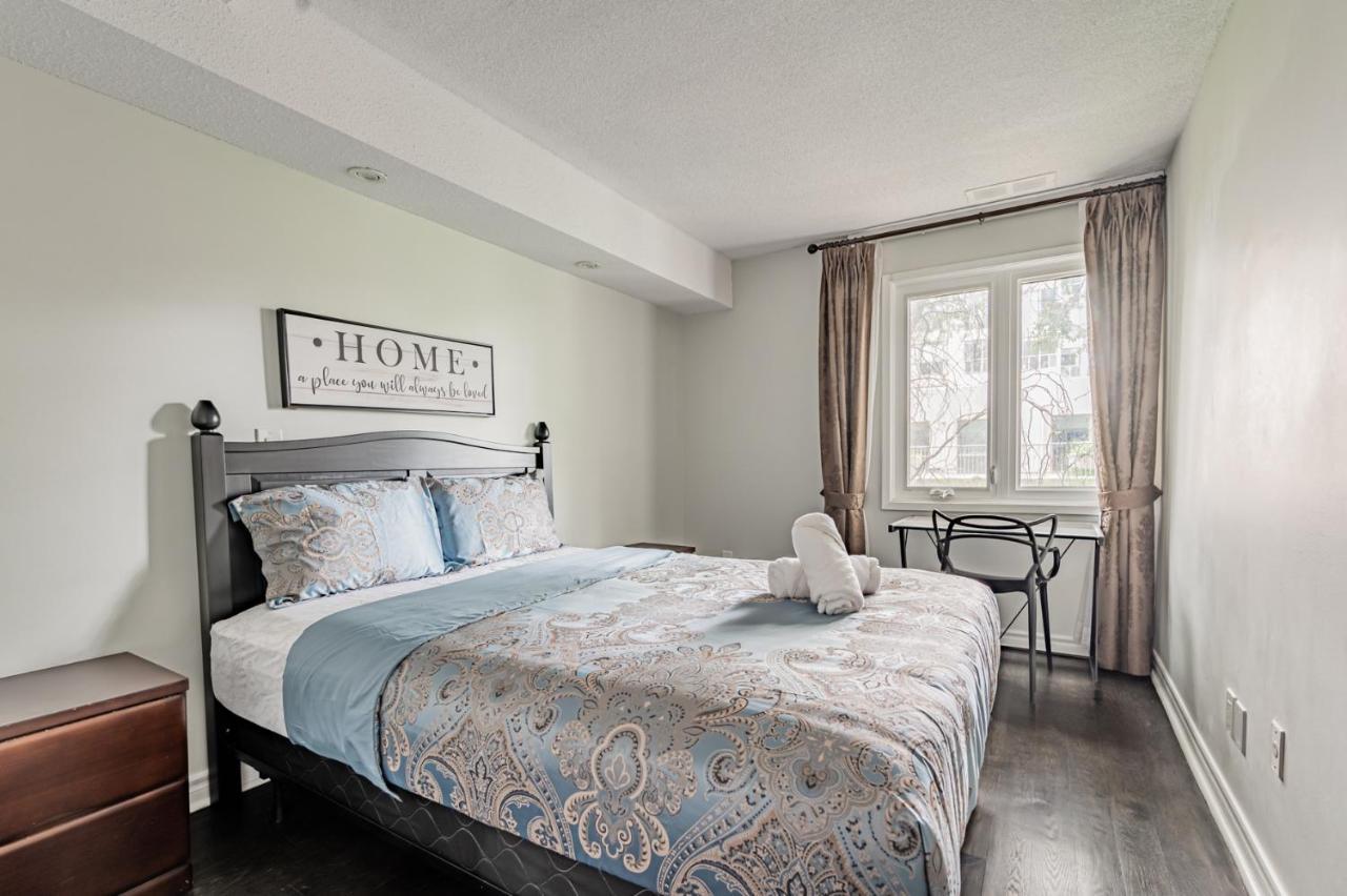 Beautiful Property In Downtown Core Close To Subway Station! โตรอนโต ภายนอก รูปภาพ