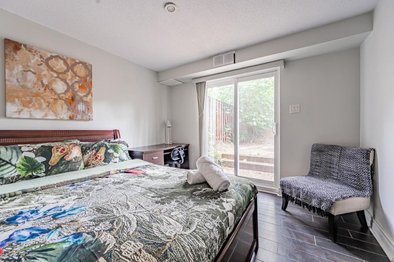 Beautiful Property In Downtown Core Close To Subway Station! โตรอนโต ภายนอก รูปภาพ